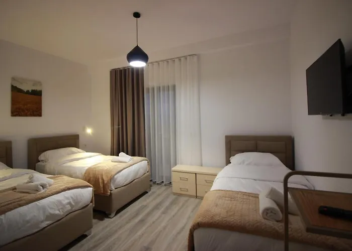 Sofia Gllava - Πανσιόν