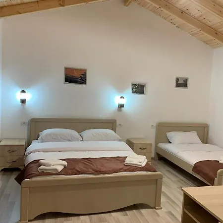 Sofia Gllava - Pensión Memaliaj