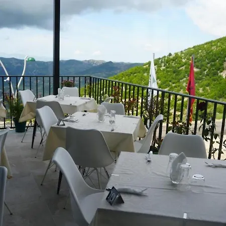 Sofia Gllava - Pensión